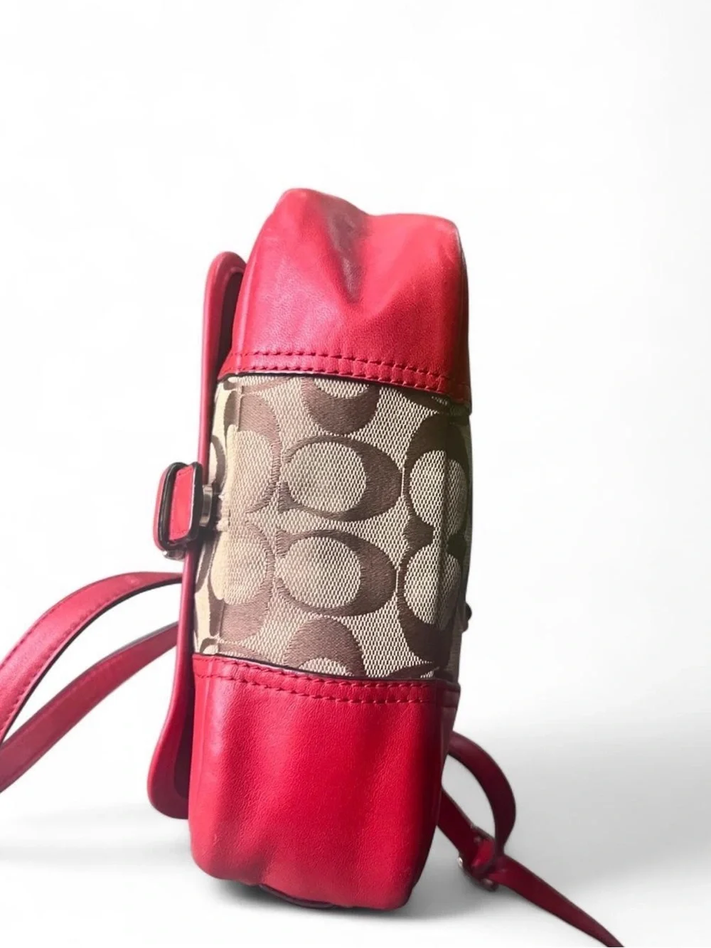 Coach paired silhouette signature
